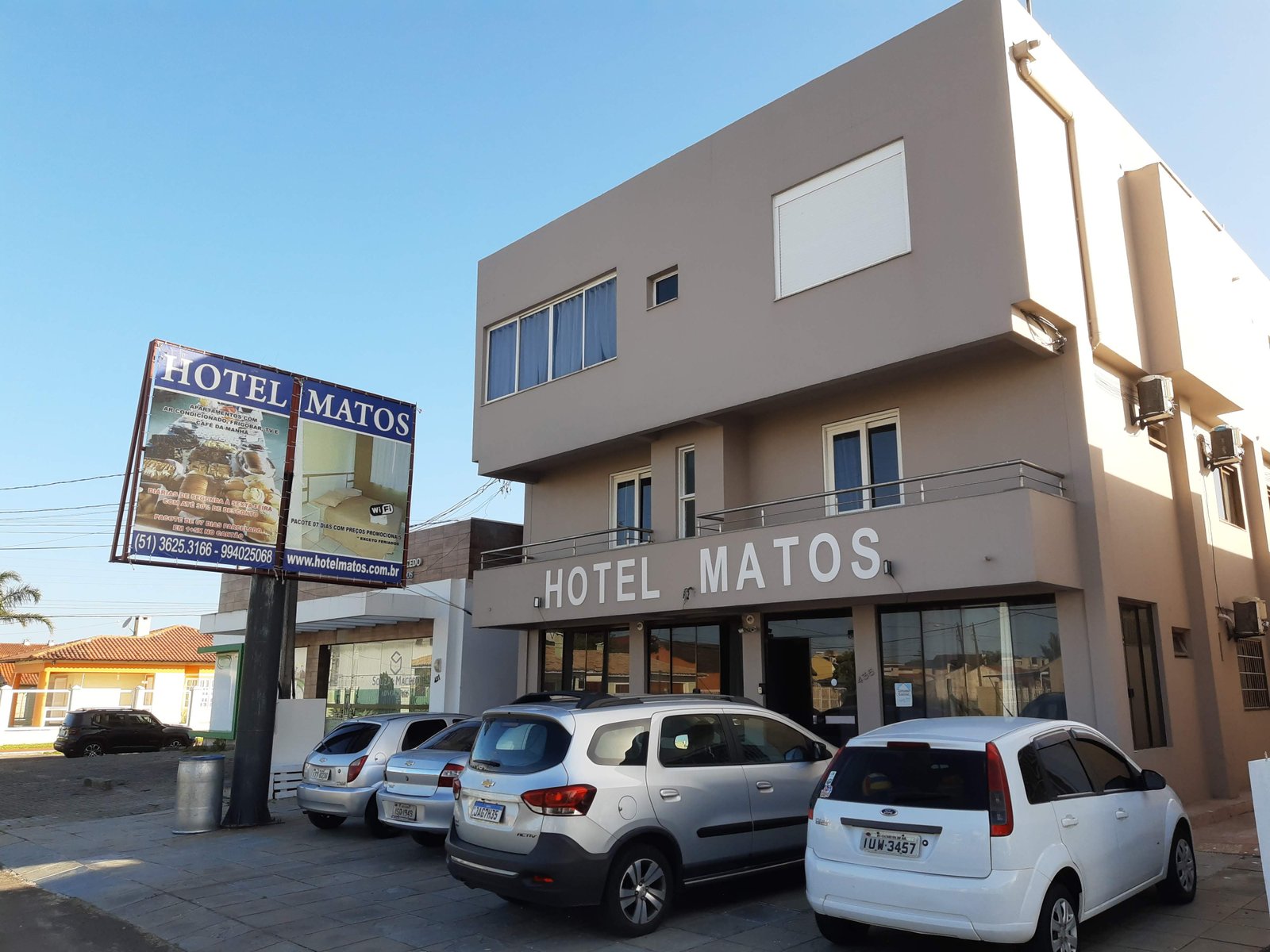 Fachada atual do Hotel Matos em Capão da Canoa